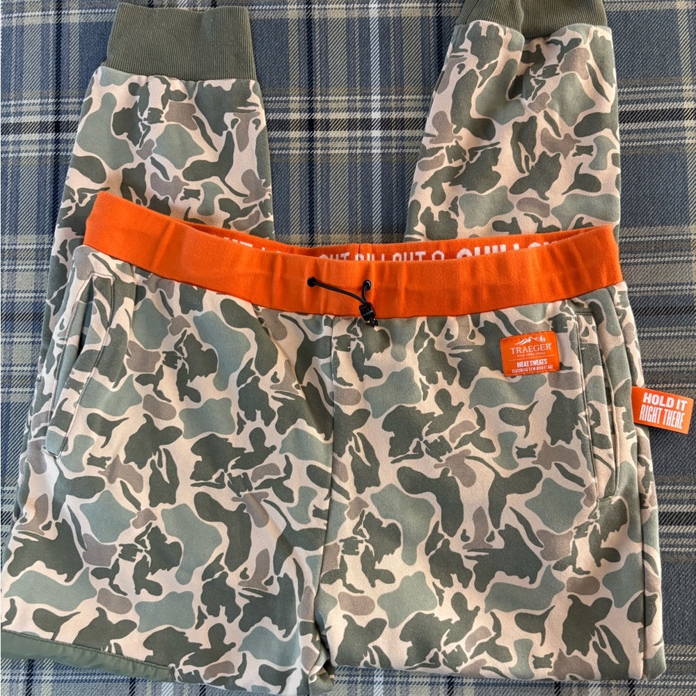 Traeger Meat Sweats Camouflage sweatpants Unisex Great condition Size 2XL